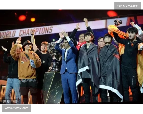 英雄联盟S赛现场热血沸腾观众狂欢赛场激情四溢激烈对决不断